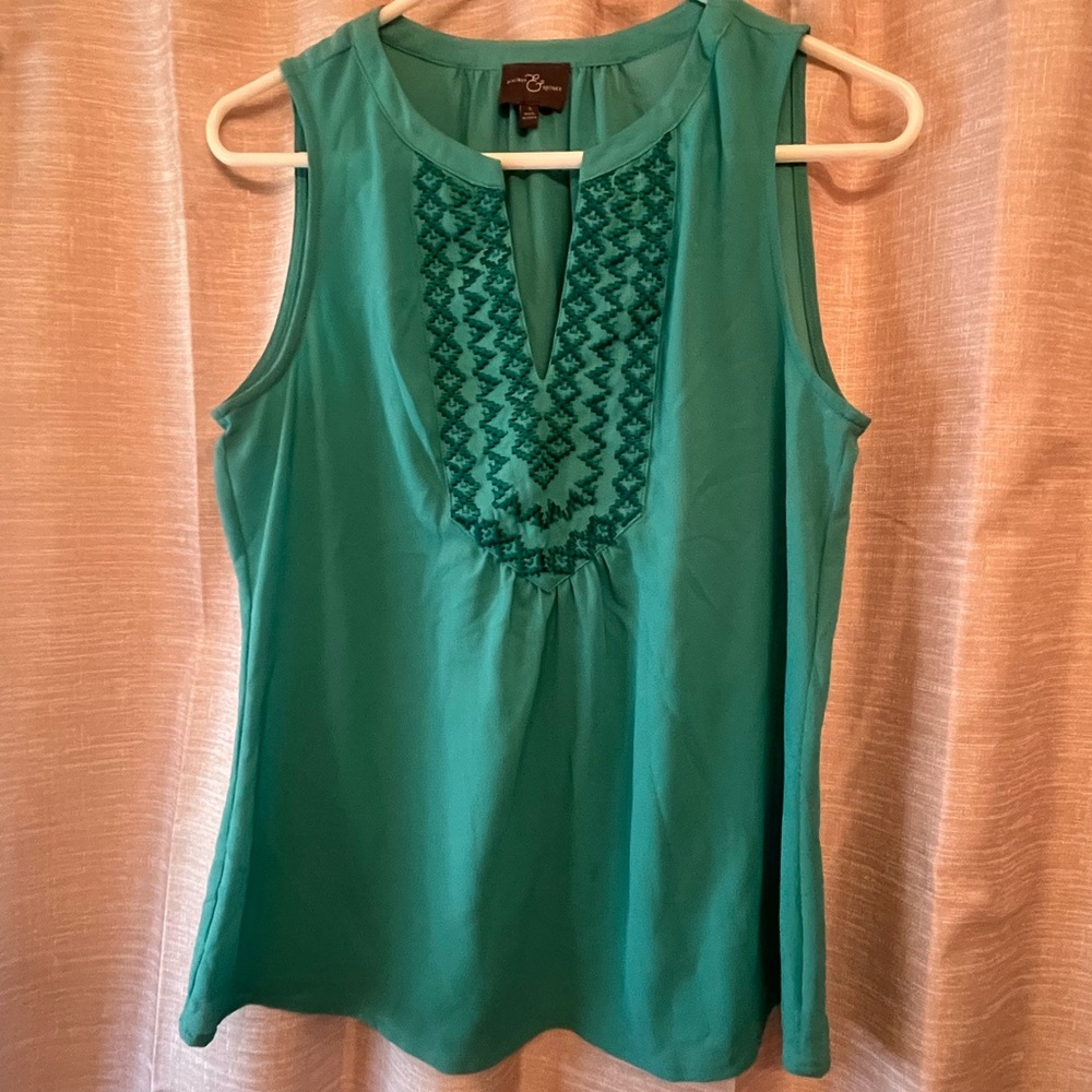 Market and spruce sleeveless top